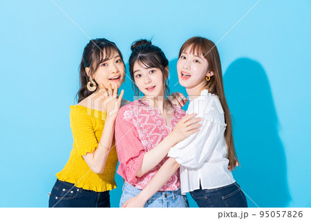 若い女性 95057826
