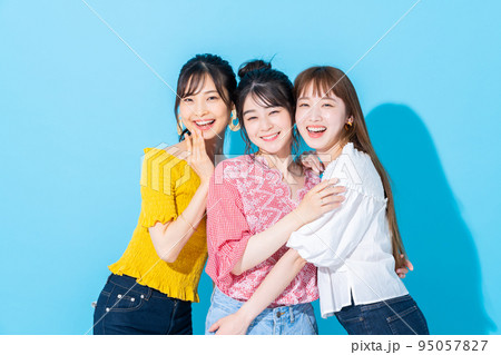 若い女性 95057827