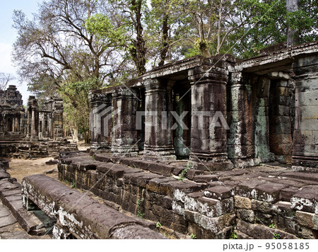 Architecture of ancient temple complex Angkor, Siem Reap 95058185