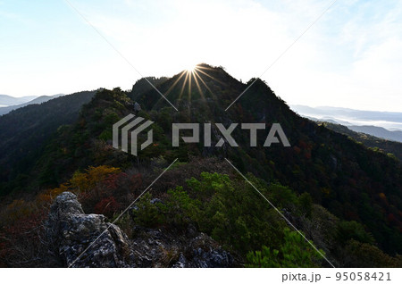 多紀連山の紅葉 多紀連山の紅葉 95058421