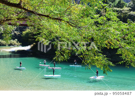 SUPやカヤックを楽しむ　仁淀川の豊かな自然を満喫する 95058487