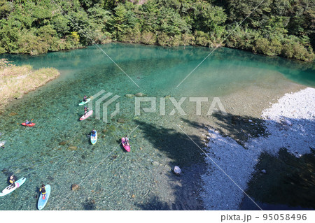 SUPやカヤックを楽しむ　仁淀川の豊かな自然を満喫する 95058496