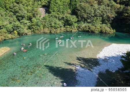 SUPやカヤックを楽しむ 仁淀川の豊かな自然を満喫する SUPやカヤックを楽しむ 仁淀川の豊かな自然を満喫する 95058505