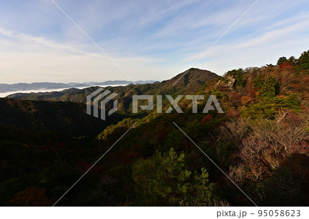 多紀連山の紅葉 多紀連山の紅葉 95058623