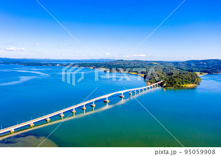 能登島大橋と能登島（石川県） 95059908