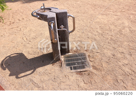 《兵庫県》三田市、公園の水飲み場 95060220