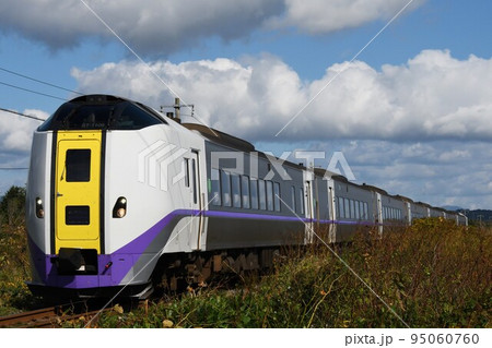 函館本線をゆくキハ261系1000番台の特急北斗号 95060760