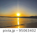 夕日と共に静かなる海 95063402