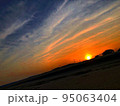 紅い夕日 95063404