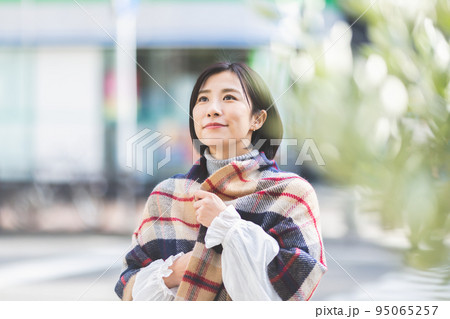 女性　ポートレート　 95065257