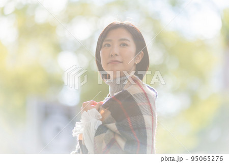 女性　ポートレート　 95065276