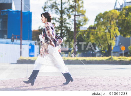 女性　ポートレート　 95065283