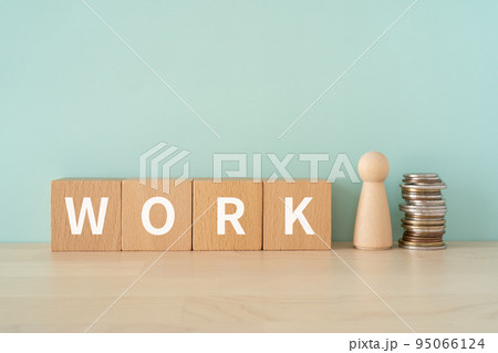 WORKと書かれたブロックと人形とコイン 95066124