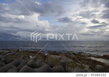 南知多町愛知県　台風直前の空 95066192