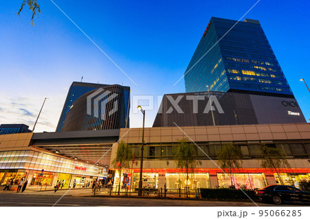 東京　中央区銀座の都市風景　銀座インズと有楽町マルイ 95066285