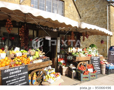 イギリス　田舎の街 95066496