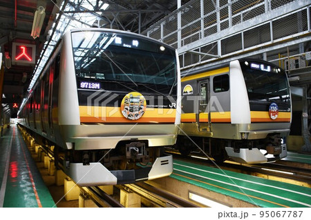 車両基地に停車する南武線のE233系8000番台とE233系8500番台 車両基地に停車する南武線のE233系8000番台とE233系8500番台 95067787