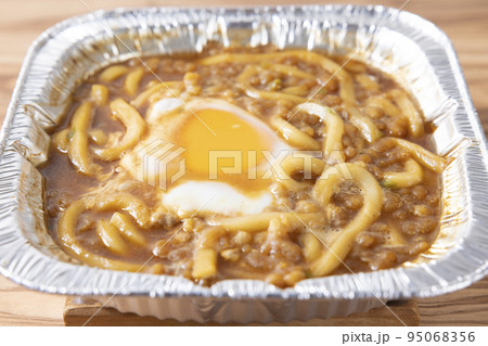 美味しい鍋焼き味噌煮込みうどん 95068356