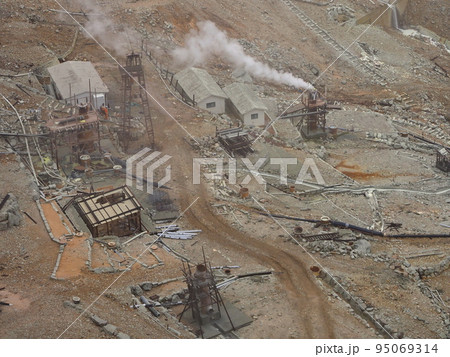 箱根大涌谷の火山火口の風景 95069314