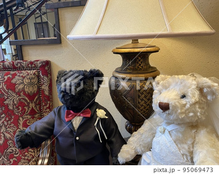 結婚式で来場者をお出迎えするクマのぬいぐるみ 結婚式で来場者をお出迎えするクマのぬいぐるみ 95069473