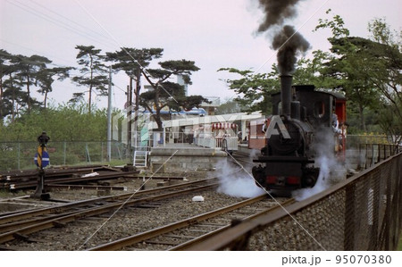 西武鉄道山口線　蒸気機関車牽引ミニロコ　昭和50年　埼玉県　記録写真　古いカラー写真 95070380