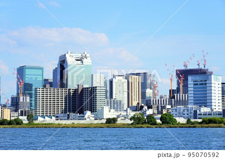 淀川（JR塚本駅近く）より大阪・梅田方面の市街地の眺め 95070592