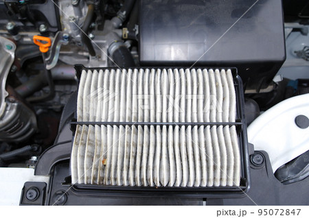 自動車エンジン(ガソリン)のエアクリーナー交換（2年：2万㎞使用） 95072847