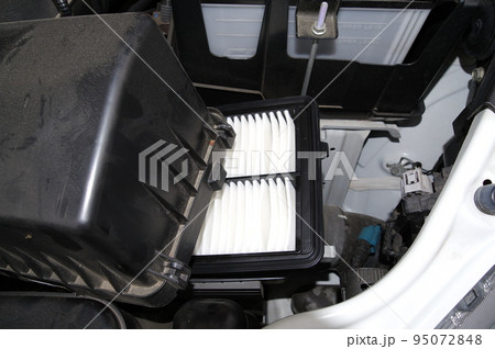 自動車エンジン(ガソリン)のエアクリーナー交換（新品） 95072848