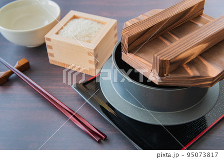 釜めし 米 日本食イメージ テーブルウエア素材 95073817