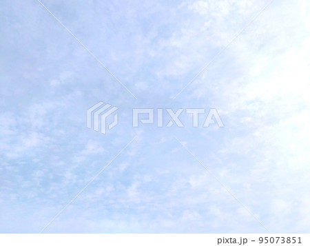 薄い雲が広がる秋空 薄い雲が広がる秋空 95073851