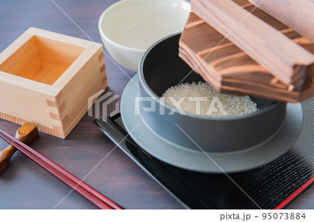 サバの味噌煮と釜飯 日本食イメージ素材 サバの味噌煮と釜飯 日本食イメージ素材 95073884