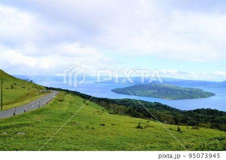 阿寒摩周国定公園の風景 美幌峠から見た屈斜路湖 阿寒摩周国定公園の風景 美幌峠から見た屈斜路湖 95073945