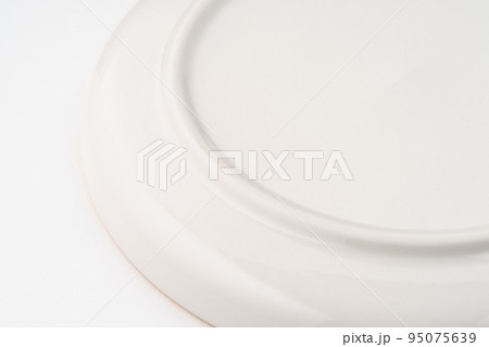 A closeup shot of the underside of a white plate 95075639