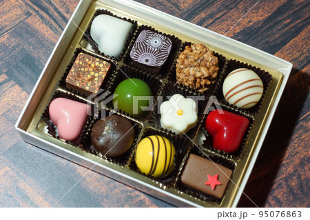 箱入りチョコレート 95076863