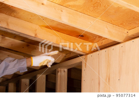 住宅の屋根裏 点検 調査 住宅の屋根裏 点検 調査 95077314