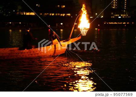 秋の長良川鵜飼の総がらみ 95077569