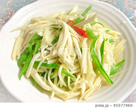 中国家庭料理・茭白豆角炒毛豆(ジャオパイとインゲンの中華炒め) 中国家庭料理・茭白豆角炒毛豆(ジャオパイとインゲンの中華炒め) 95077960