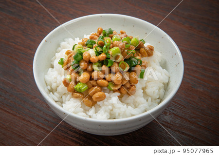 日本の伝統和食、納豆ごはん 日本の伝統和食、納豆ごはん 95077965