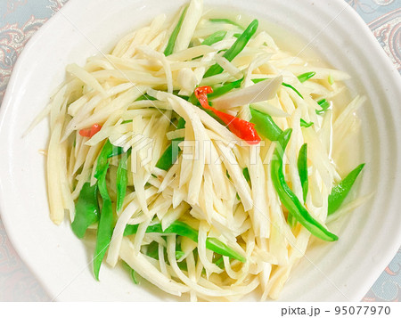 中国家庭料理・茭白豆角炒毛豆（ジャオパイとインゲンの中華炒め） 95077970