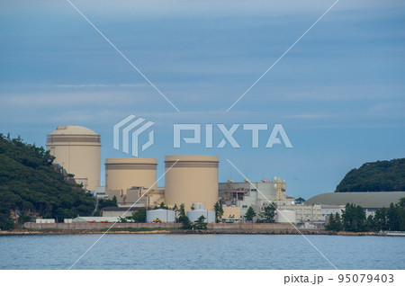福井県水晶浜から見る関西電力美浜発電所 福井県水晶浜から見る関西電力美浜発電所 95079403