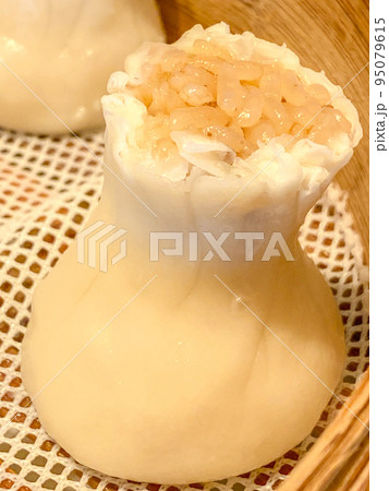 中国飲茶料理・糯米焼売（もちごめと豚肉の焼売） 95079615