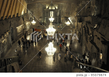 ポーランド、ヴィエリチカ、ヴィエリチカ岩塩抗、全て岩塩で造られた聖キンガ礼拝堂 95079874