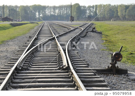 ポーランド、ビルケナウ、アウシュビッツ博物館、第二強制収容所ビルケナウ、引き込み線 95079958