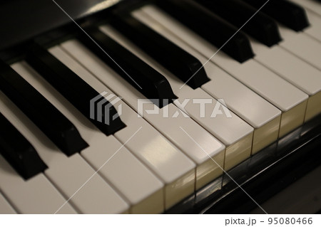 ピアノ 器具 楽器 95080466