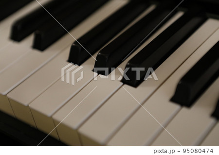 ピアノ 器具 楽器 95080474