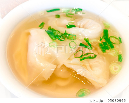中国家庭料理・蝦肉餛飩湯(えび入りワンタンスープ) 中国家庭料理・蝦肉餛飩湯(えび入りワンタンスープ) 95080946