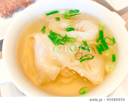 中国家庭料理・蝦肉餛飩湯(えび入りワンタンスープ) 中国家庭料理・蝦肉餛飩湯(えび入りワンタンスープ) 95080950