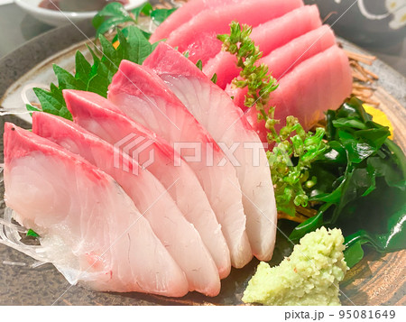 新鮮な中トロとカンパチの刺身 新鮮な中トロとカンパチの刺身 95081649