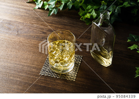 ウイスキー 95084339