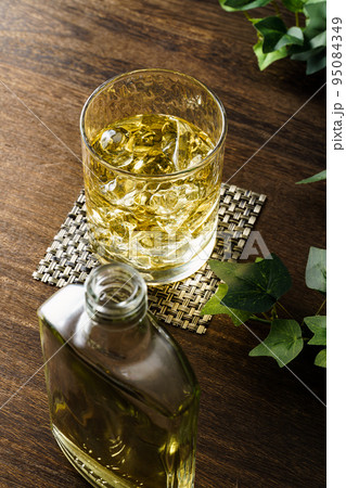 ウイスキー 95084349